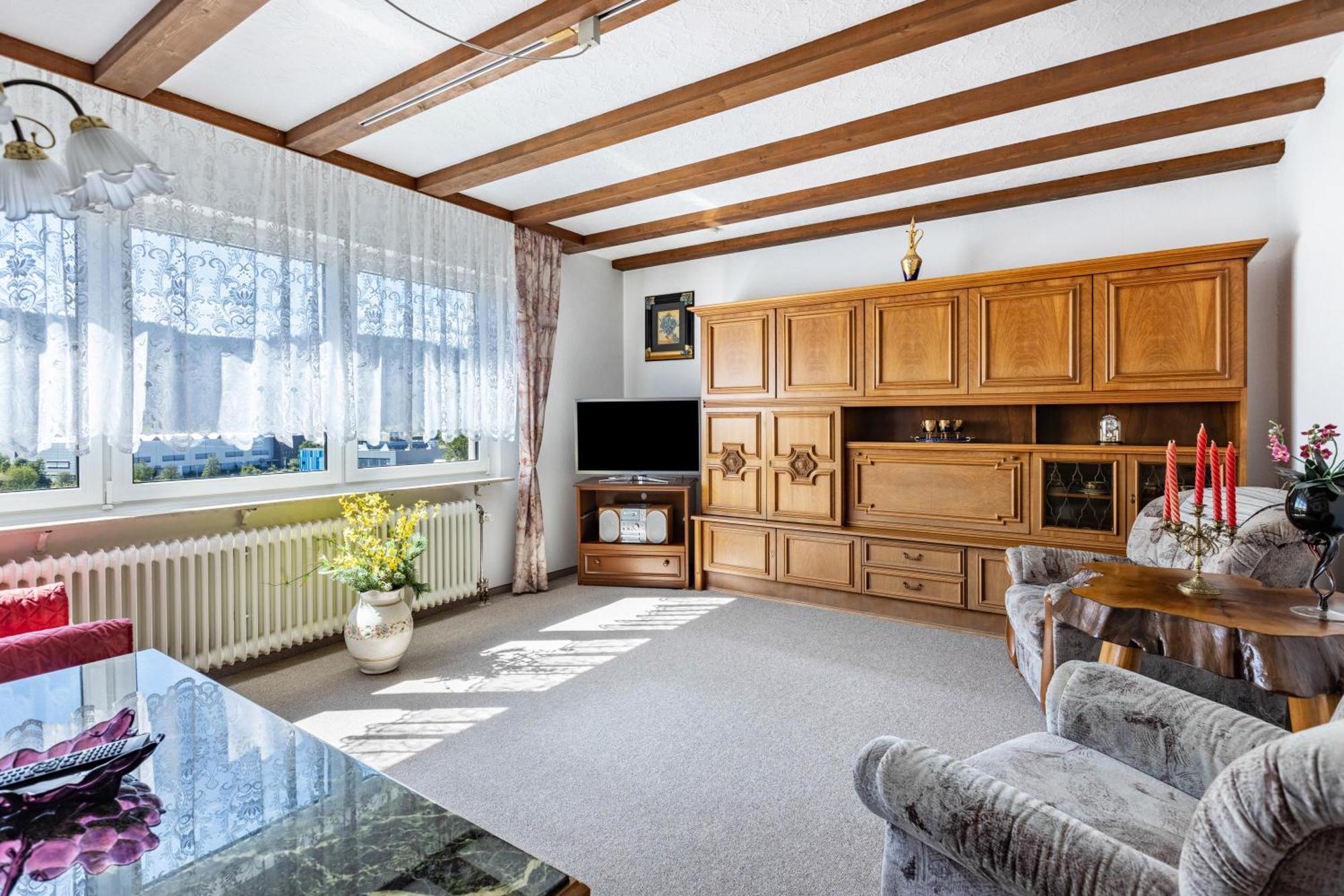 Regina Apartment *